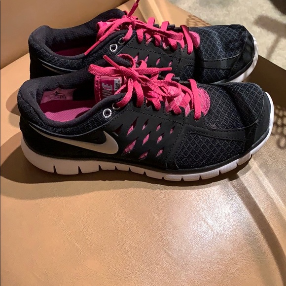 Nike Shoes - Nike Flex Running Shoes!